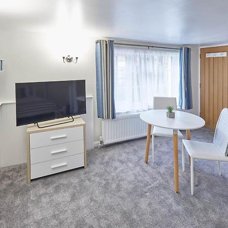 Host & Stay - Princess Place Studio Whitby Exterior photo